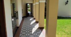 Venta de moderna casa estilo unico con lindos jardines en Los Ejidos en Piura